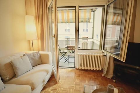 Comfortable, very well located between train station and lake! Apartment in Lausanne