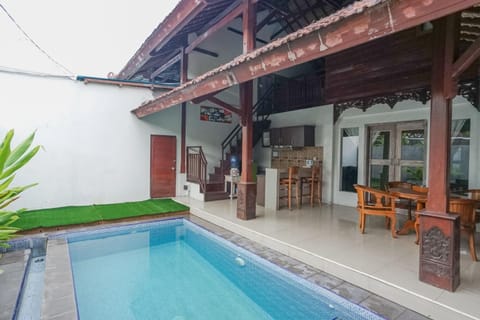 Property building, Balcony/Terrace, Pool view