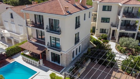 Property building, Bird's eye view, Pool view