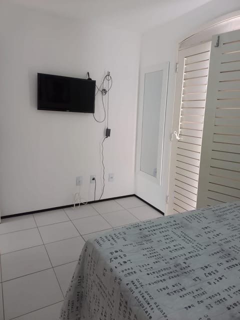 Bed, TV and multimedia, Bedroom