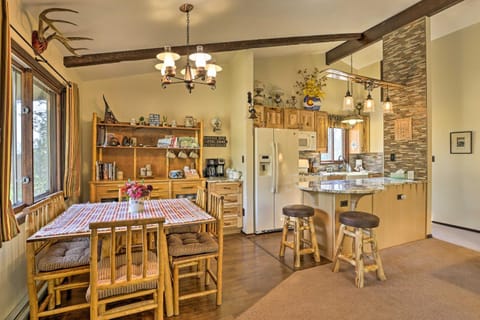 Updated Frisco Cabin with Rustic Charm Walk to Town House in Frisco