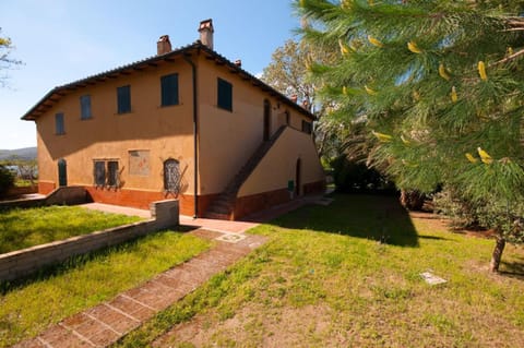 Facade/entrance, Garden, On site