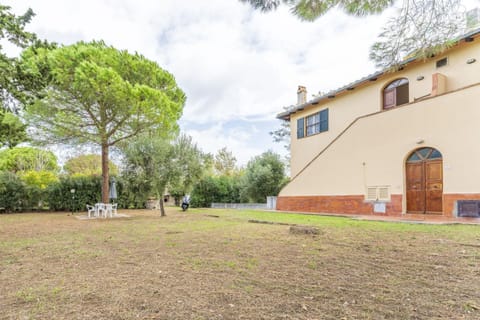 Facade/entrance, Garden, On site