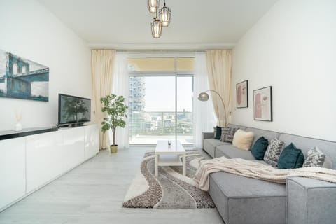HiGuests - Chic Apartment in JVC with Panoramic City Views Condominio in Dubai