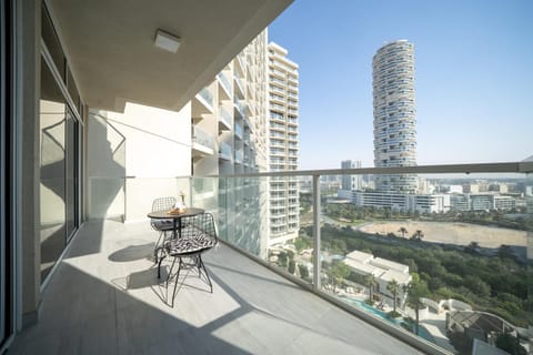 HiGuests - Chic Apartment in JVC with Panoramic City Views Condo in Dubai