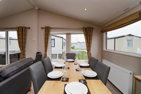 2 bedroom Lodge at Pevensey Bay Haus in Pevensey Bay Holiday Park