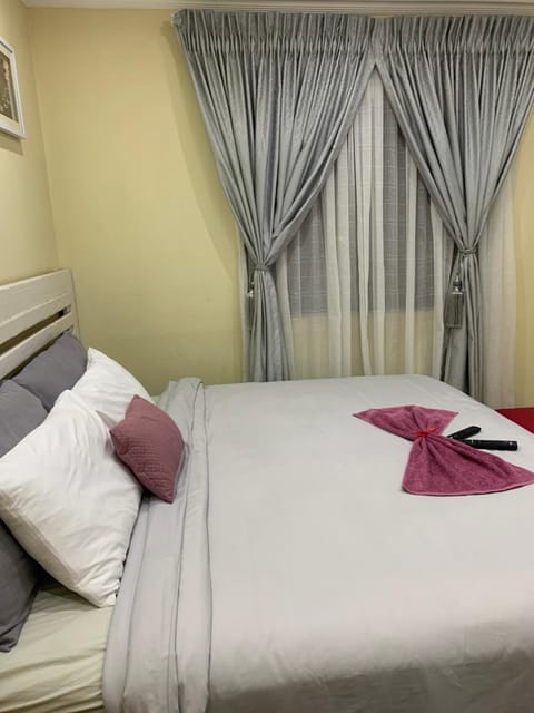 Ekaya Palace Guest House Bed and Breakfast in Gauteng