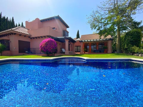 Property building, Garden, Swimming pool