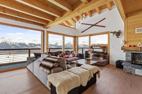 Communal lounge/ TV room, TV and multimedia, Balcony/Terrace, Living room, Mountain view