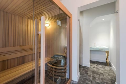 Luxury brand new art déco Disneyland Villa in Île-de-France