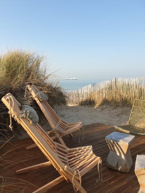 sangatte " Les Terrasses" maison front de mer Les pieds dans l'eau pleine de charme Cap Blanc Nez Côte d'Opale House in Hauts-de-France