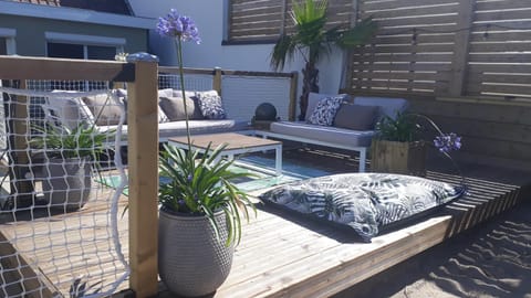sangatte " Les Terrasses" maison front de mer Les pieds dans l'eau pleine de charme Cap Blanc Nez Côte d'Opale House in Hauts-de-France