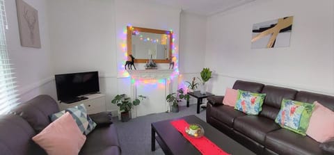 Very spacious two bedroom converted apartment in East Croydon Wohnung in Croydon