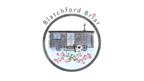 Blatchford Briar - Award Winning Private Shephards Huts with their own Secluded Hot Tubs Apartment in West Devon District