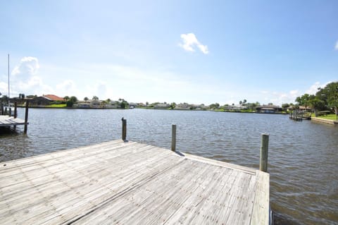 Sunset Bay Beautiful Pool Home - Bring Your Boat or Jet Ski - Canal with Dock- Sleeps 10 - 4 BD House in Palm Coast