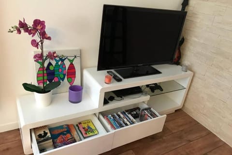 Nice Studio Near Mickey, Disneyland at 5mn Apartment in Île-de-France