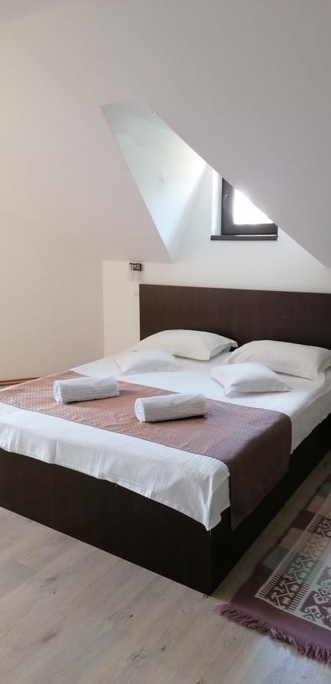 M7 Villa Bed& Bistro Bed and Breakfast in Brasov