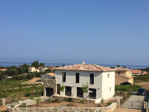 Villa grand confort à 500m de la plage de LOZARI Villa in Belgodère