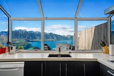 Awesomely Wakatipu Queenstown Home House in Queenstown