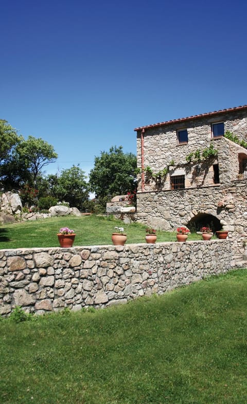 Property building, Facade/entrance, Garden, Garden view