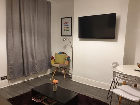 Communal lounge/ TV room, Living room, Dining area