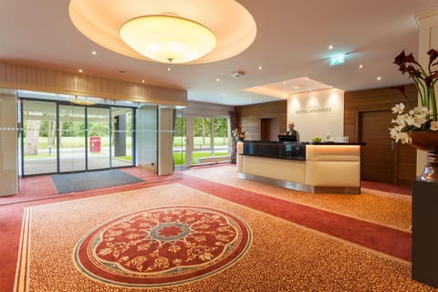 Staff, Day, Lobby or reception