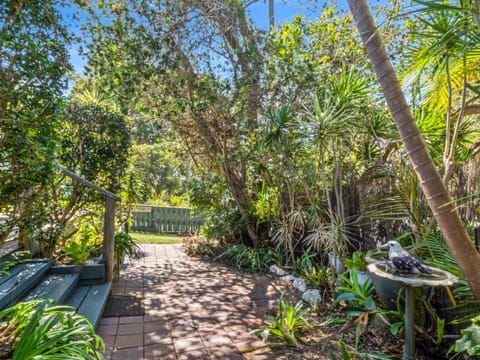 South Passage Beach House by Discover Stradbroke House in Point Lookout