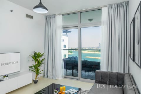 LUX - Opulent Island Suite 5 Apartment in Dubai