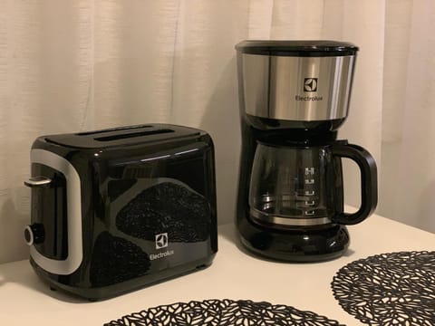 Coffee/tea facilities, toaster