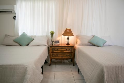 Boho Studio in Little Havana - 5K Bed and Breakfast in Coral Gables