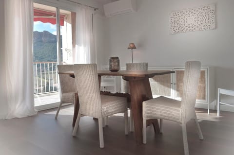Dining area, Landmark view, Sea view