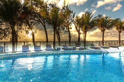 Swimming pool, Sunrise