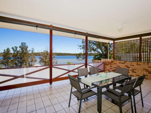 Bayview I Absolute Waterfront with Jetty I 5 Mins to Hyams Beach Haus in Vincentia