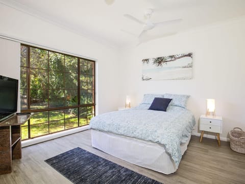 Bayview I Absolute Waterfront with Jetty I 5 Mins to Hyams Beach House in Vincentia