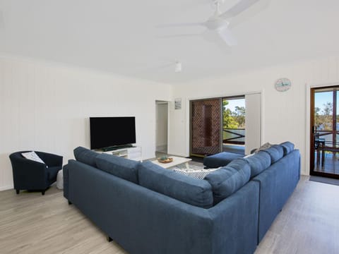 Bayview I Absolute Waterfront with Jetty I 5 Mins to Hyams Beach Haus in Vincentia