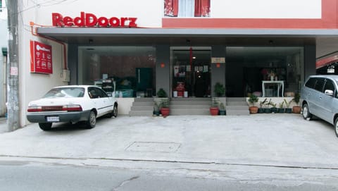 RedDoorz near Fernwoods Garden Quezon City Hotel in Quezon City