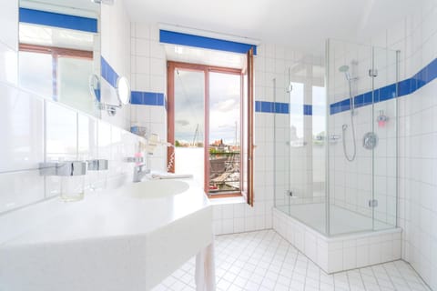 Shower, Bathroom, Photo of the whole room, Decorative detail