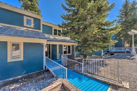 Cloudcroft Townhome with Deck - 1 Mi to Burro Ave! Maison in Cloudcroft