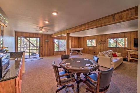 Stateline Escape - 6 Mi to Heavenly and Lake Tahoe! House in Round Hill Village