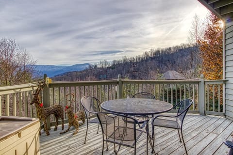 Balcony/Terrace, Seating area, Mountain view