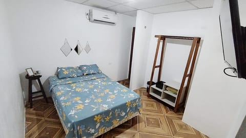 Bed, Photo of the whole room, Bedroom, air conditioner