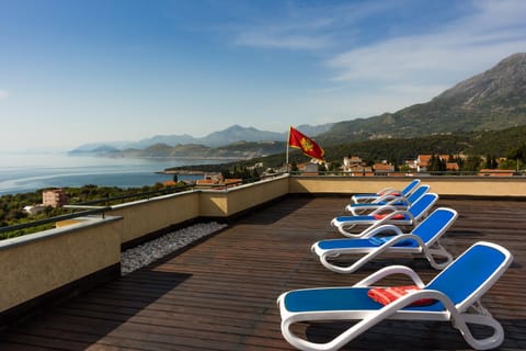 Property building, Balcony/Terrace, Sea view