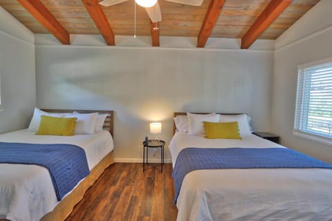 Millie's Cottages Unit 2 - Annie House in Canyon Lake