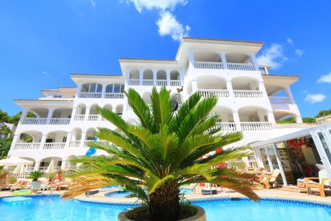 Facade/entrance, Balcony/Terrace, Pool view, Family