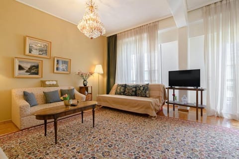 Comfy Sunny flat wh balconycenter up to 8ppl Condo in Kallithea
