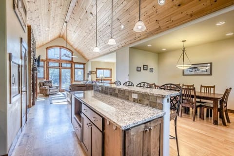 Slopeside Luxury Villa #136 With Fantastic Ski Views - 500 Dollars Of FREE Activities & Equipment Rentals Daily House in Winter Park