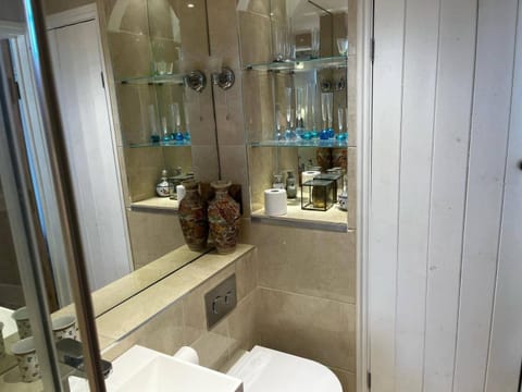 Bramble Bank 'CartShed'-1 Bed Cottage-Sleeps 2 House in Wycombe District