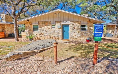 Millie's Cottages Unit 3 - Phyllis House in Canyon Lake