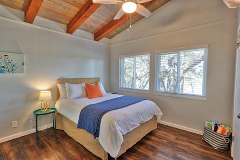 Millie's Cottages Unit 3 - Phyllis House in Canyon Lake