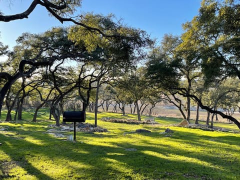 Millie's Cottages Unit 4 - Clara House in Canyon Lake